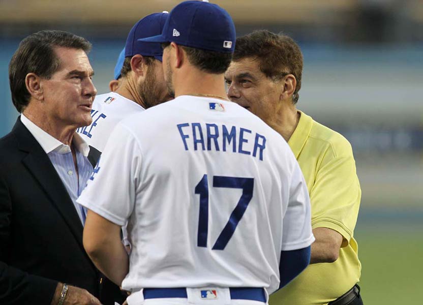 Steve Garvey and Ed Randall chat with LA Dodgers players